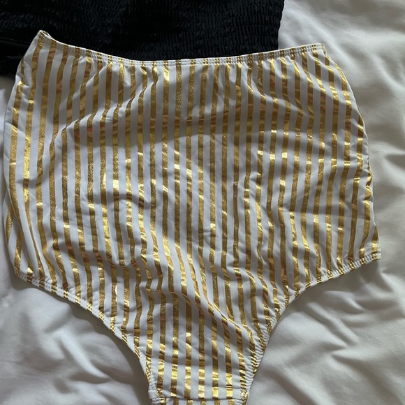 Kortni Jeane swimsuit - Picture 4 of 7